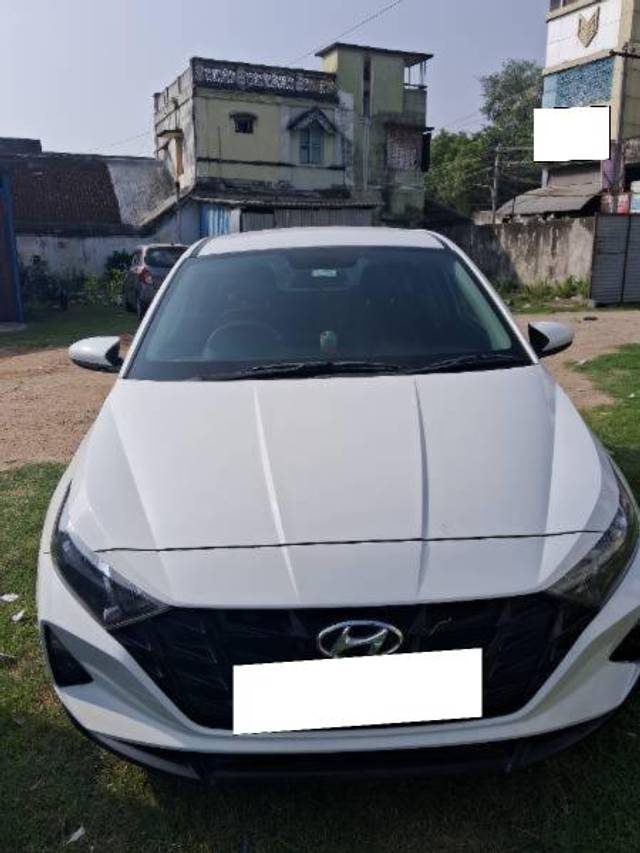 https://images10.gaadi.com/usedcar_image/4265705/original/processed_f4854262-131e-403b-8ed3-1ee36fb76560.jpg?imwidth=6400