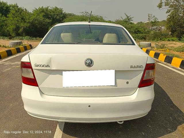 https://images10.gaadi.com/usedcar_image/4265707/original/processed_64ec92e9760967a803a48b08325b8b98.jpg?imwidth=6402