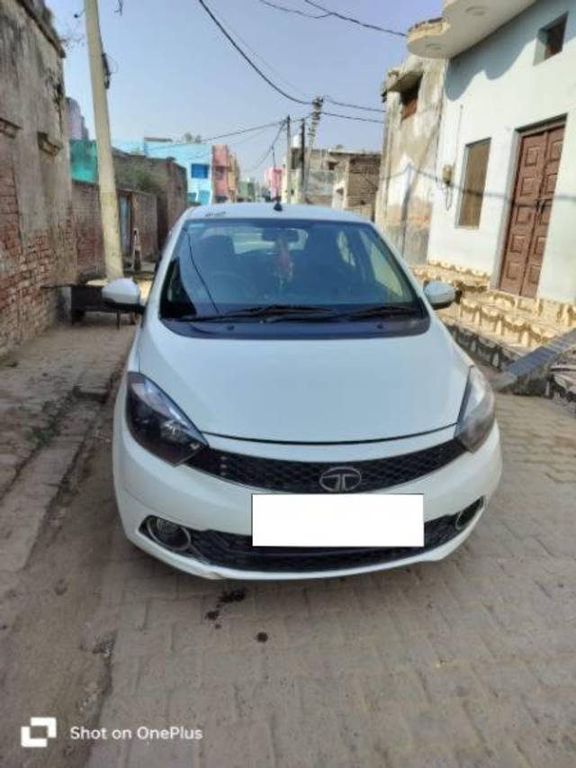 https://images10.gaadi.com/usedcar_image/4265709/original/processed_41ee34c6-59c8-45a5-b147-7097a15e9e5b.jpg?imwidth=6400