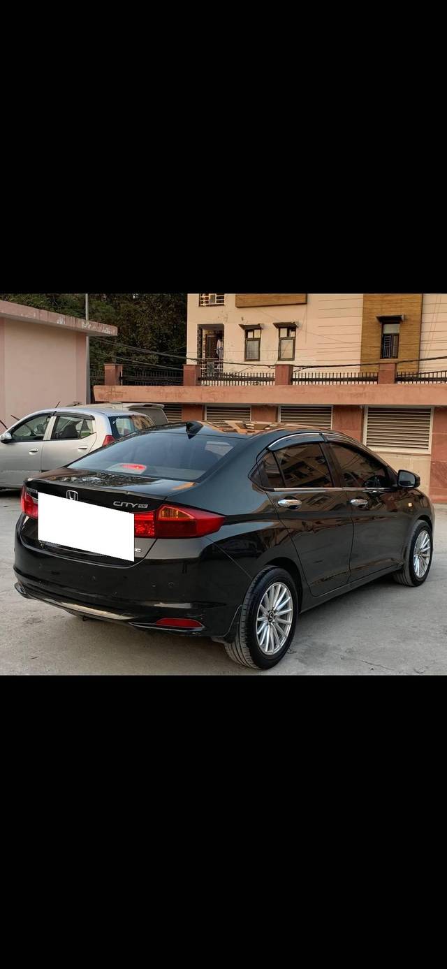 https://images10.gaadi.com/usedcar_image/4265711/original/processed_7f372fd1558014e51a8ef7145a944395.jpg?imwidth=6401