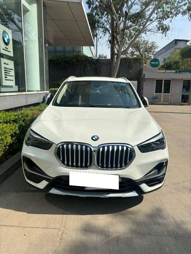 https://images10.gaadi.com/usedcar_image/4265723/original/processed_12a24adf52fe77635147521ac74877d2.jpg?imwidth=6402