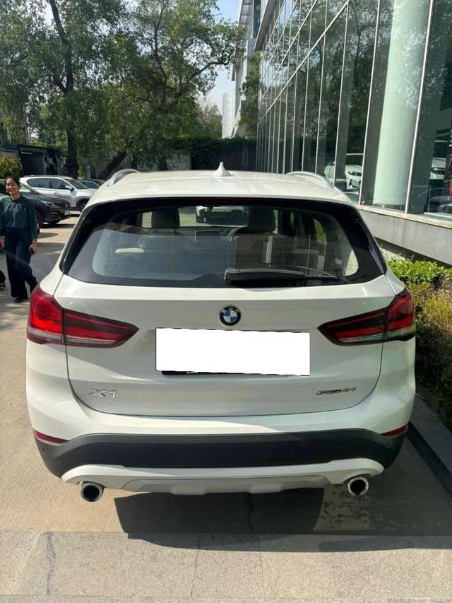 https://images10.gaadi.com/usedcar_image/4265723/original/processed_d6685a77319e6c36768944eb80a843a4.jpg?imwidth=6401