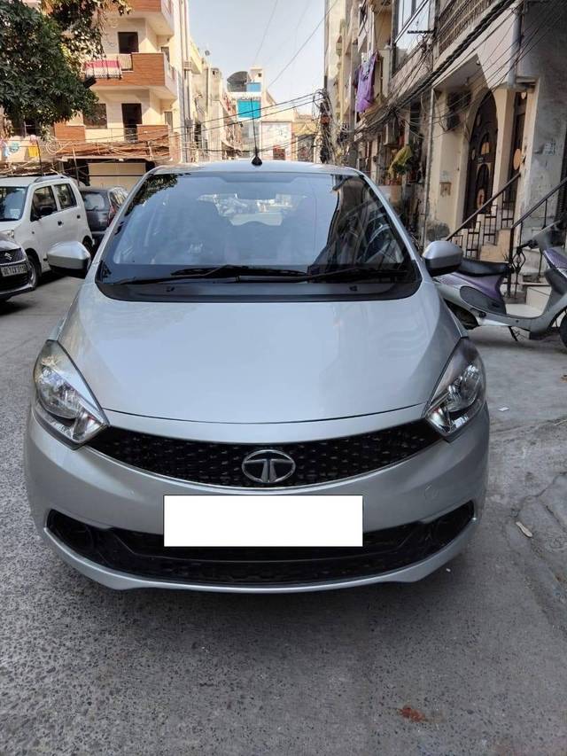 https://images10.gaadi.com/usedcar_image/4265756/original/processed_7b1b4a2a28e71d8424d6d7d4f8ea3960.jpg?imwidth=6402