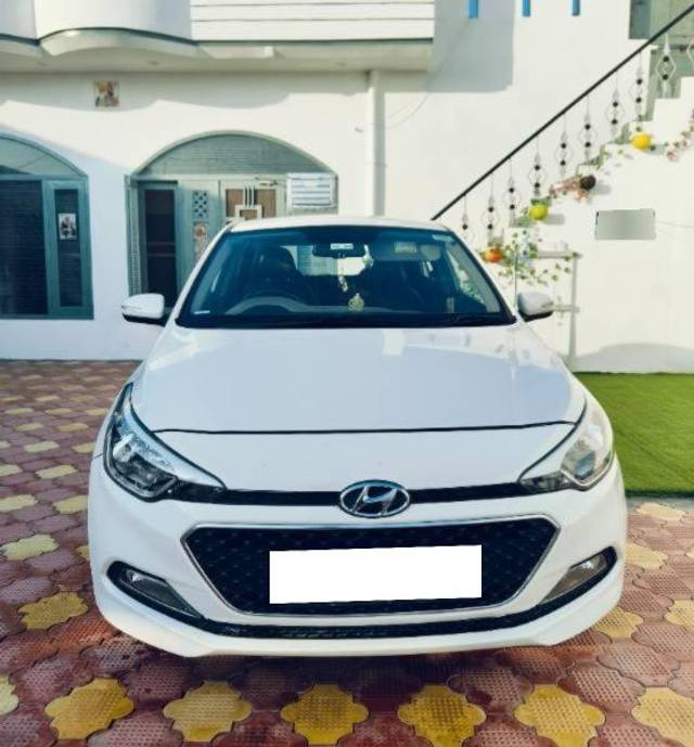 https://images10.gaadi.com/usedcar_image/4265814/original/processed_6db0bd29-eb68-43ec-92f7-5617c73407a8.jpg?imwidth=6402