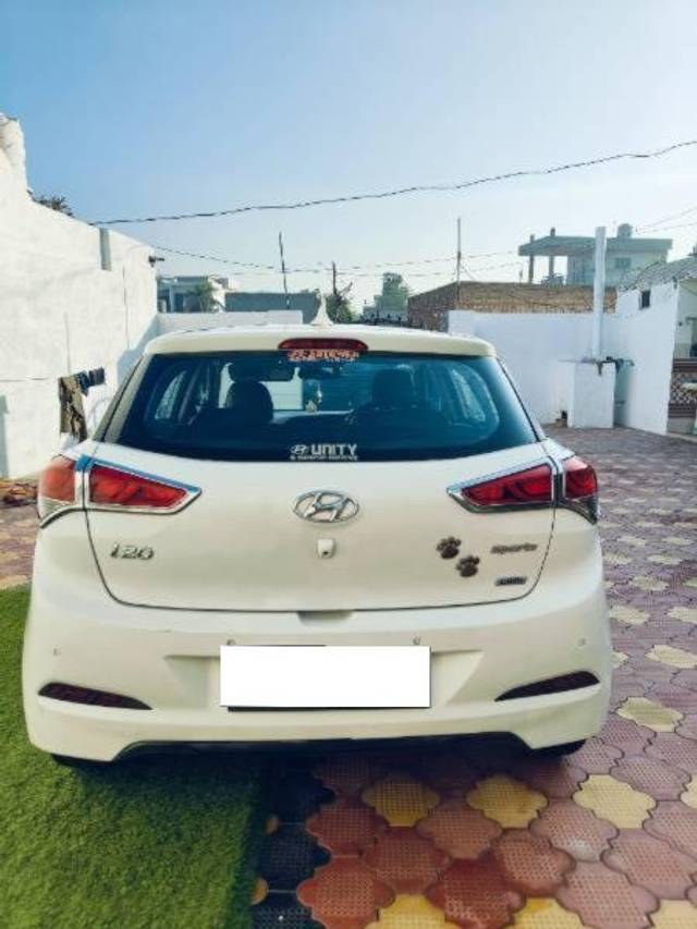 https://images10.gaadi.com/usedcar_image/4265814/original/processed_a789897f-f72c-42fb-9421-e2b0e96b1a30.jpg?imwidth=6401