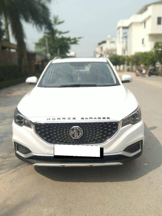 https://images10.gaadi.com/usedcar_image/4265820/original/processed_5f1e8c6a8b0346368cc0c3f6a1d4de04.jpg?imwidth=6400