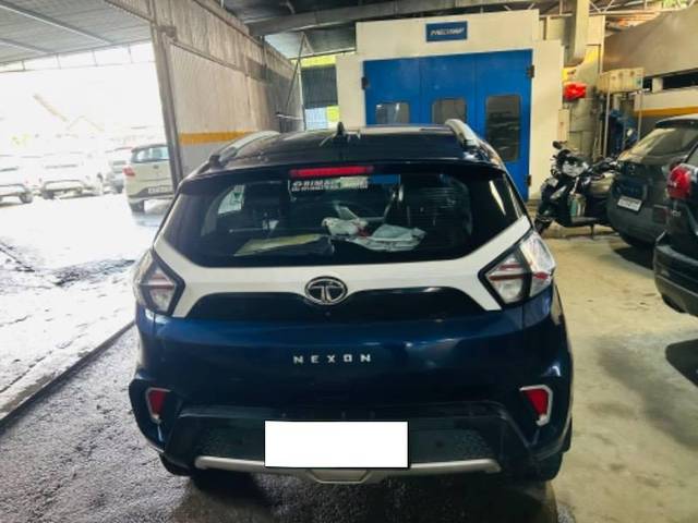 https://images10.gaadi.com/usedcar_image/4265840/original/processed_f54d0da5-83e7-4f86-a8da-512db0d55a8f.jpg?imwidth=6402