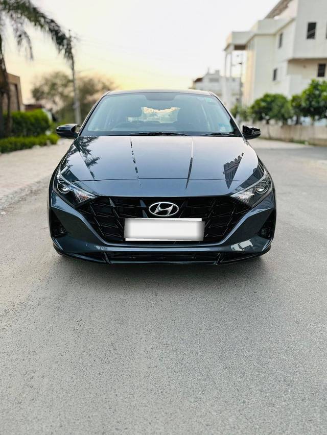 https://images10.gaadi.com/usedcar_image/4265841/original/processed_4ae9fe086df761f4ce3e70472bf1a00b.jpg?imwidth=6402