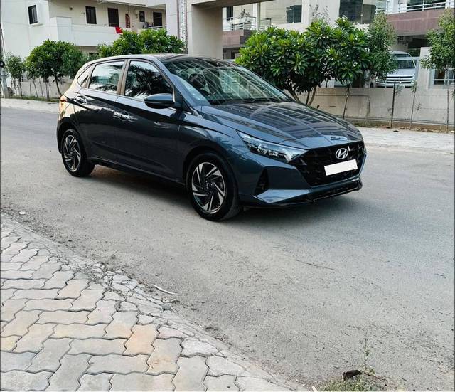 https://images10.gaadi.com/usedcar_image/4265841/original/processed_6d4113add6c46a1ac11af53402a9ed68.jpg?imwidth=6400