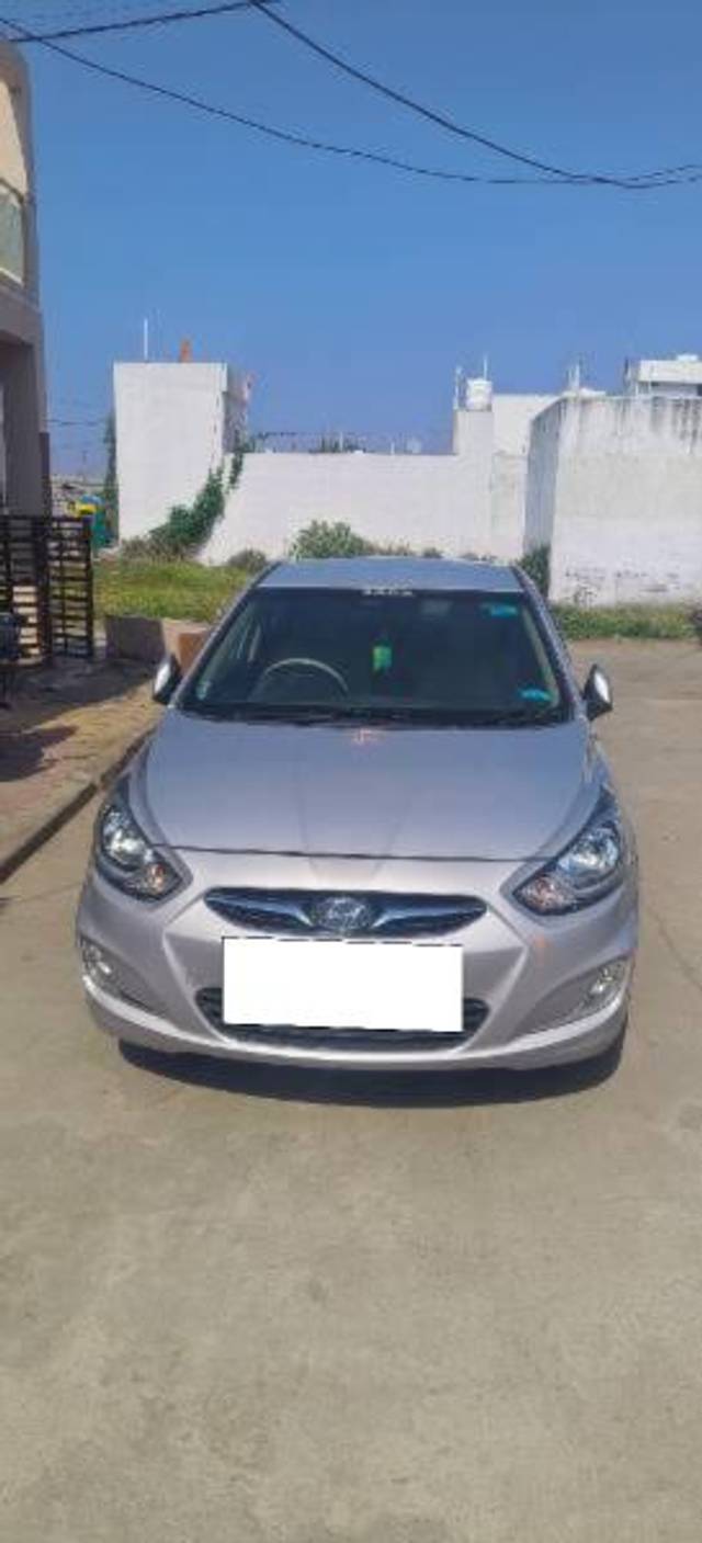 https://images10.gaadi.com/usedcar_image/4265872/original/processed_b81a2398-c8f7-43d3-ab99-76d23eaf31e4.jpg?imwidth=6402