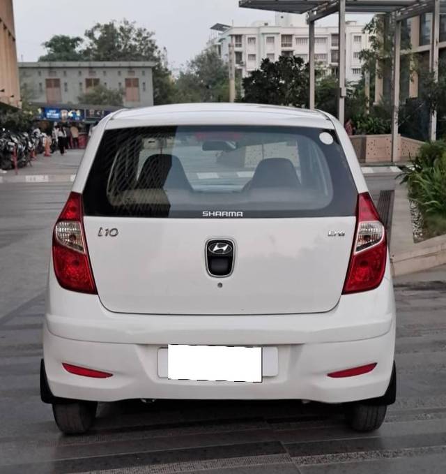 https://images10.gaadi.com/usedcar_image/4265904/original/processed_549c24be387d22098a0b10ebf492a826.jpg?imwidth=6402