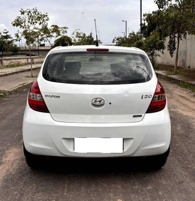 https://images10.gaadi.com/usedcar_image/4265911/original/processed_04910b742d8505e4464cfa996a0014dc.jpg?imwidth=6402