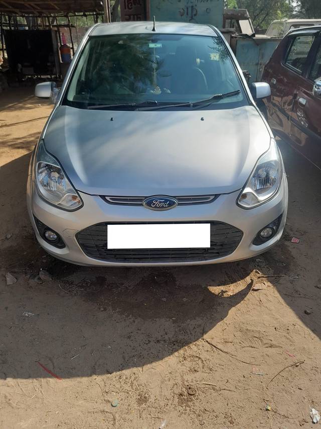 https://images10.gaadi.com/usedcar_image/4265943/original/processed_35d3ee15e14c99084df611b2a2070dd0.jpg?imwidth=6402