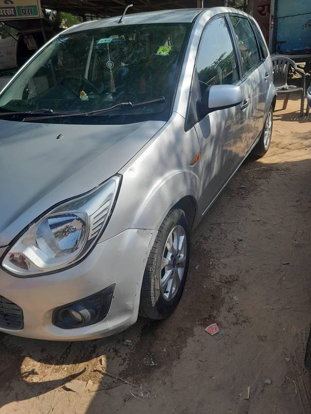 https://images10.gaadi.com/usedcar_image/4265943/original/processed_bc61a8391aafa40e5791f705380b8904.jpg?imwidth=6400