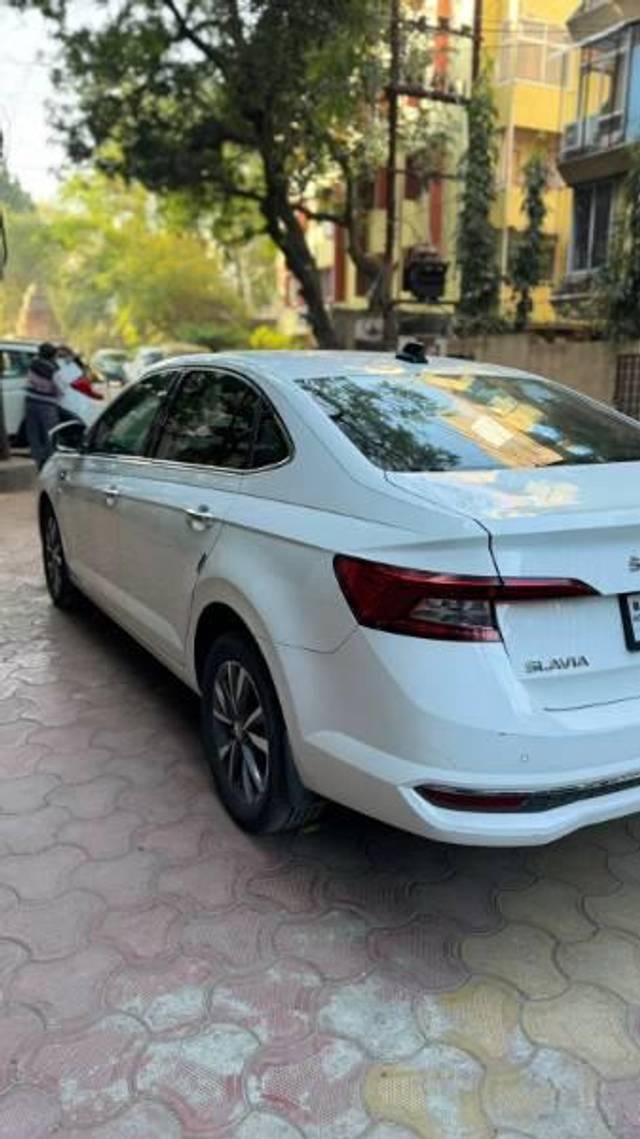 https://images10.gaadi.com/usedcar_image/4265952/original/processed_ad905bdc-55e1-46f0-8102-940dd150cb62.jpg?imwidth=6401