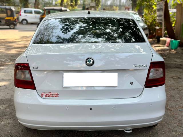 https://images10.gaadi.com/usedcar_image/4265999/original/processed_fe4d2f29dc9efe2b50693303e7dd2be5.jpg?imwidth=6402