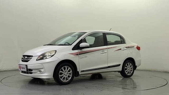 https://images10.gaadi.com/usedcar_image/4266429/original/29ffb8628dc2805b35d6b8e41126f9fe.JPG?imwidth=6400