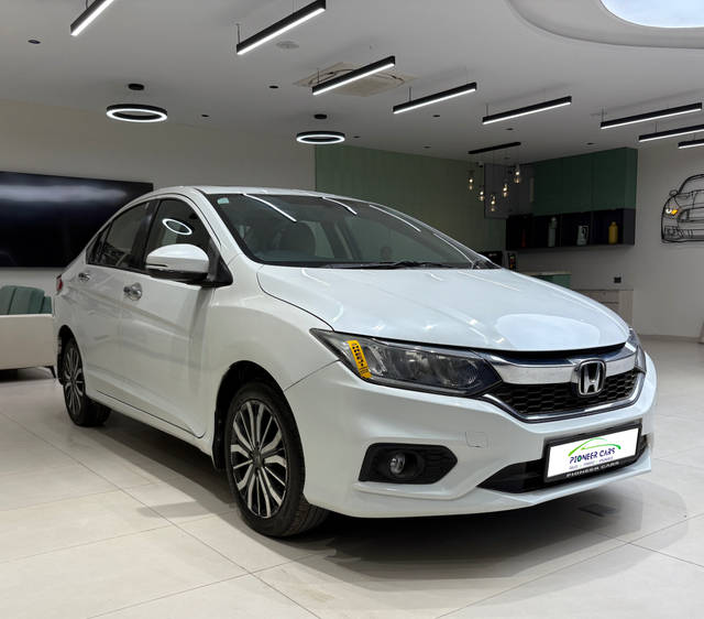 https://images10.gaadi.com/usedcar_image/4266589/original/b17f3342c13b0d61917571a287bf841b.jpg?imwidth=6400