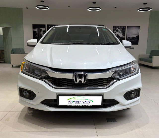 https://images10.gaadi.com/usedcar_image/4266589/original/d95b3fb72585a533f5a3eb6bf136ee8c.jpg?imwidth=6402