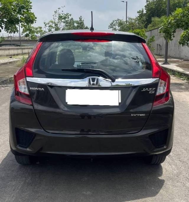 https://images10.gaadi.com/usedcar_image/4266614/original/processed_4f84f7a3643e5481c1c5bfd516417097.jpg?imwidth=6402