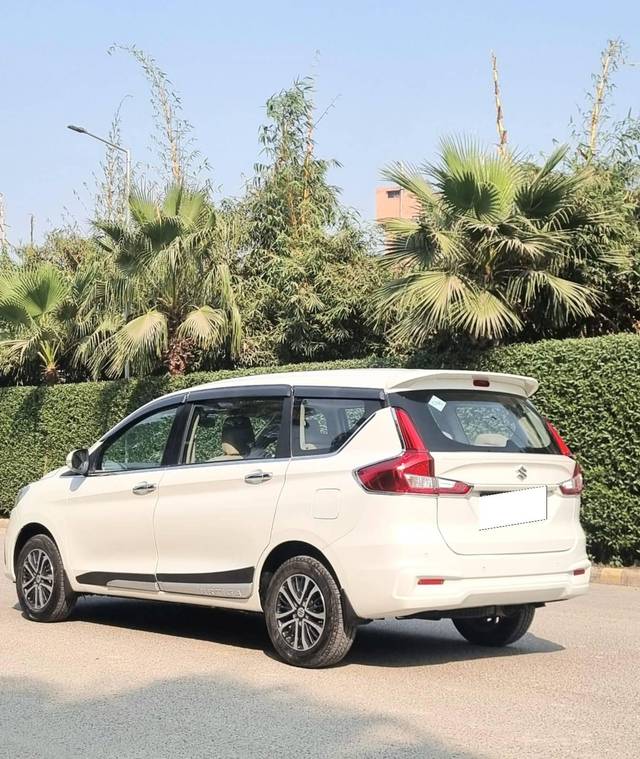 https://images10.gaadi.com/usedcar_image/4266626/original/processed_57f92ca9d09764759cdffb5addfcfab9.jpg?imwidth=6402