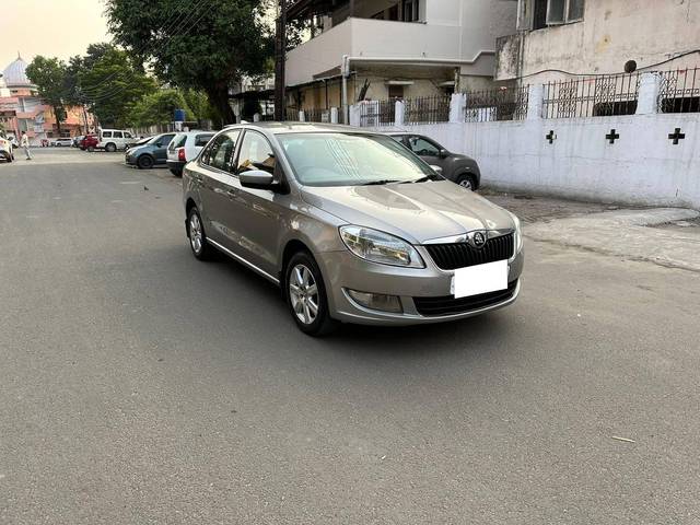 https://images10.gaadi.com/usedcar_image/4266706/original/processed_6a32cdd37565b734bc8f3fabc1925f9a.jpg?imwidth=6400