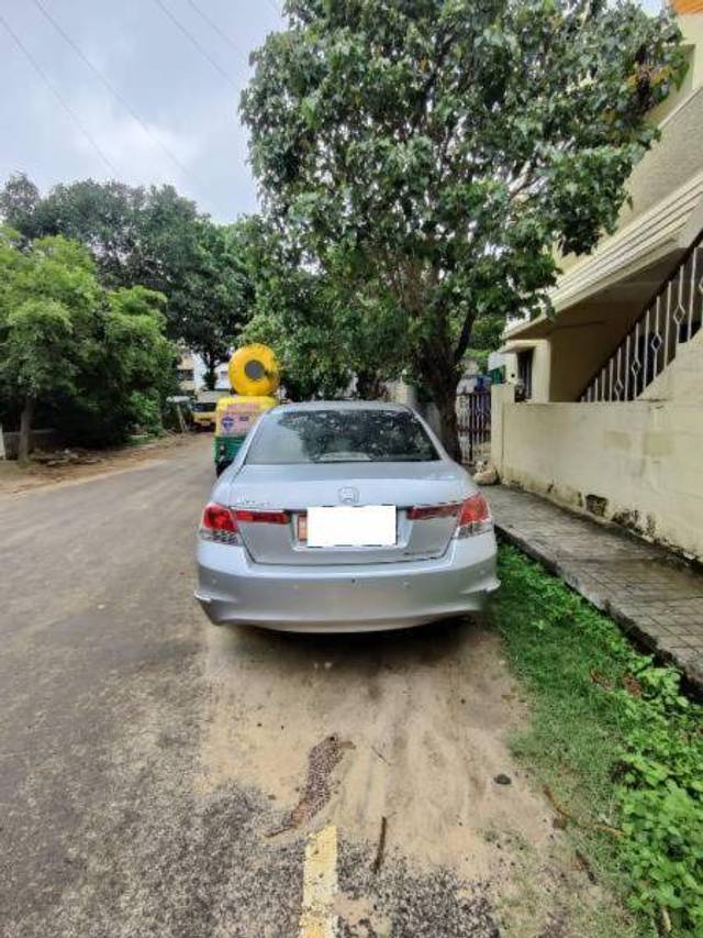 https://images10.gaadi.com/usedcar_image/4266743/original/196be87aaa7565a5b6a6479ff9238397.jpg?imwidth=6401