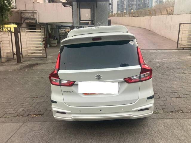 https://images10.gaadi.com/usedcar_image/4266769/original/processed_a178d3dc2cf136acee917970a007fa01.jpg?imwidth=6401