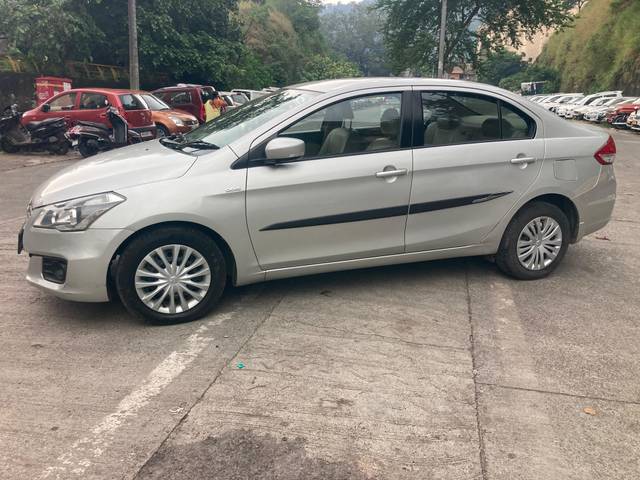 https://images10.gaadi.com/usedcar_image/4266779/original/fbd5d5be17e6eb051d3604e9c9124260.jpg?imwidth=6400