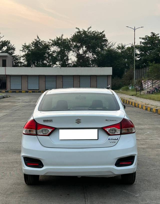 https://images10.gaadi.com/usedcar_image/4266798/original/processed_bef8dba47fed63d0cad373e445cbe666.jpg?imwidth=6402