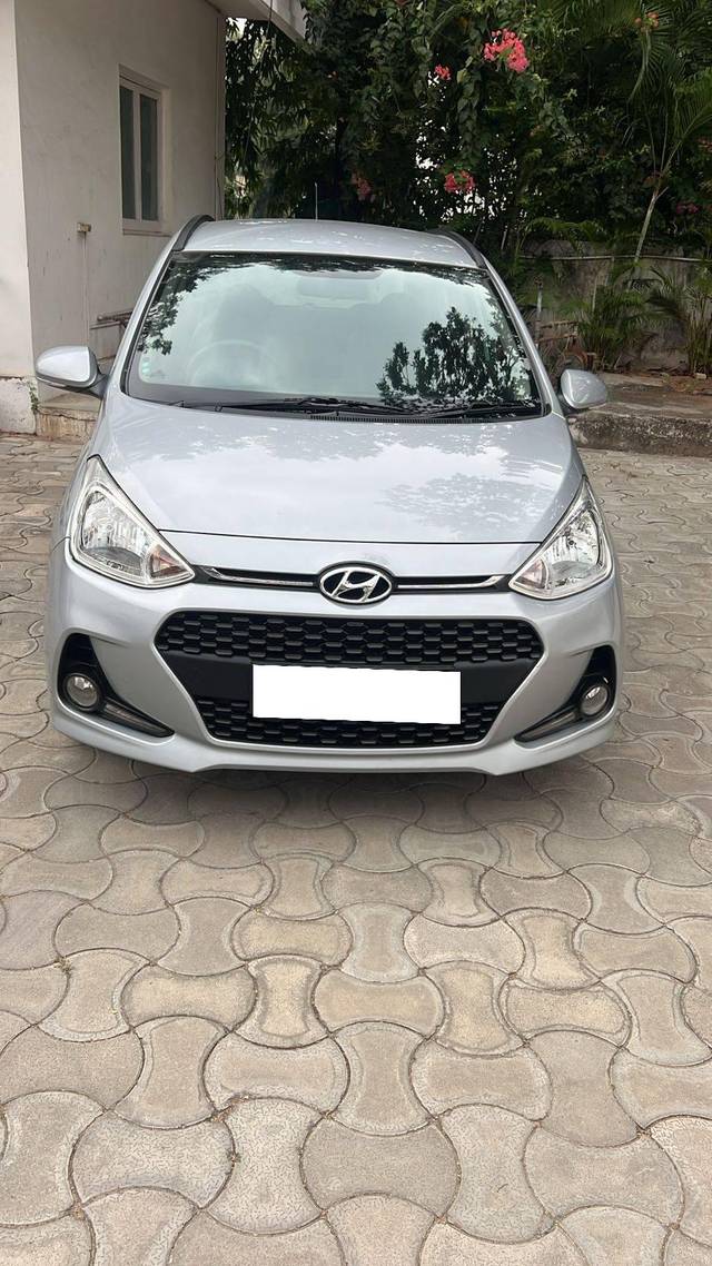 https://images10.gaadi.com/usedcar_image/4266811/original/processed_33faf7e5b0797e1fc77dbb8a4f56325c.jpeg?imwidth=6402