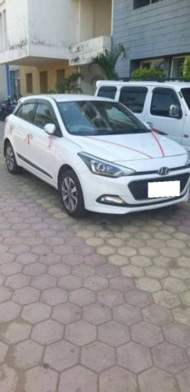 https://images10.gaadi.com/usedcar_image/4266896/original/processed_5538e065-0eef-4579-9497-3aeff3dc6898.jpeg?imwidth=6400