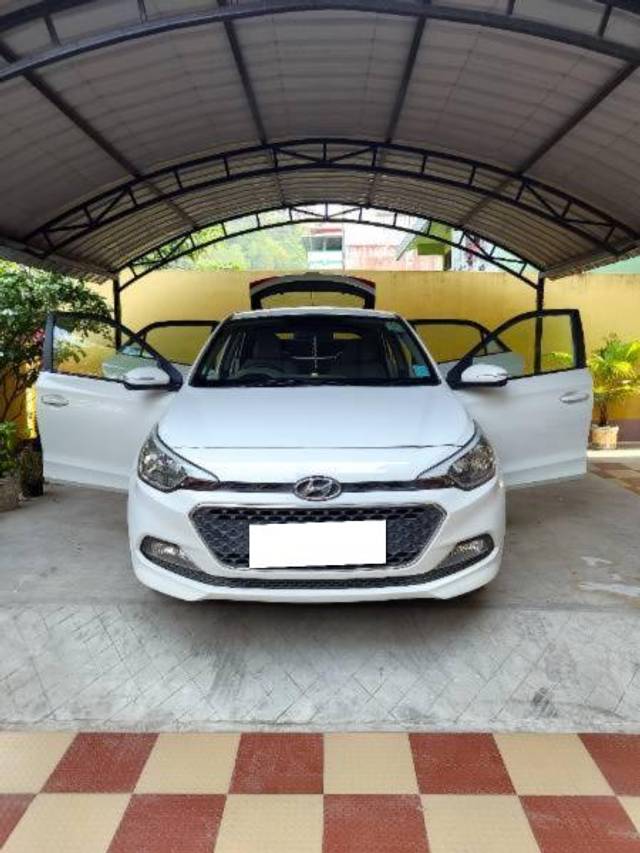 https://images10.gaadi.com/usedcar_image/4266947/original/processed_3c7b22f2-4bfb-4ae1-83ed-5c70455edc08.jpg?imwidth=6402