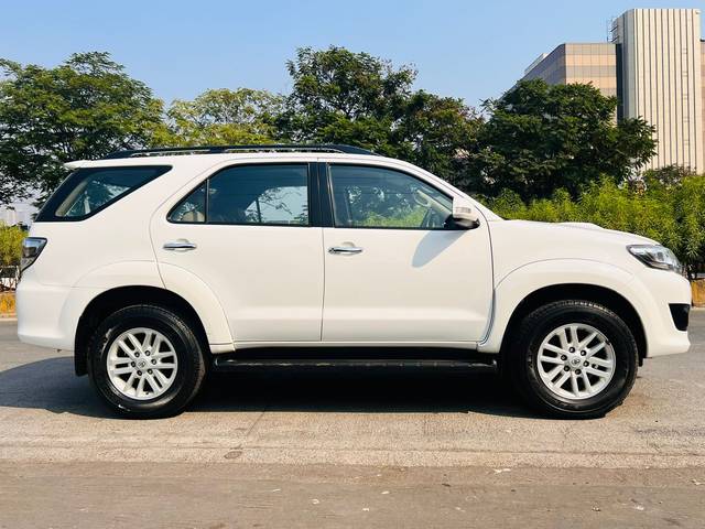 https://images10.gaadi.com/usedcar_image/4267016/original/2af540fe7fdc403eb8d4a0116b3230bc.jpeg?imwidth=6401