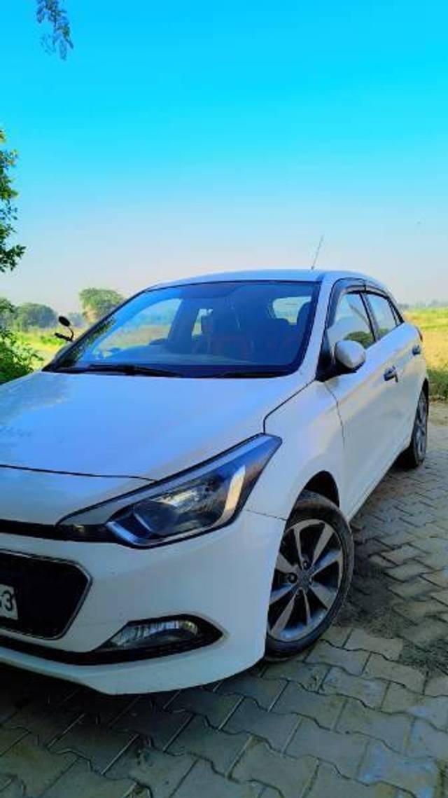 https://images10.gaadi.com/usedcar_image/4267043/original/processed_32e6ce12-fc80-4294-9637-f8bd6fac5fa1.jpg?imwidth=6400