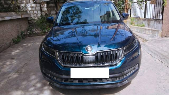 https://images10.gaadi.com/usedcar_image/4267151/original/processed_bf14b2ddbd3f60a276c432a7d4f4698e.jpg?imwidth=6401