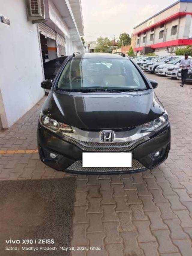 https://images10.gaadi.com/usedcar_image/4267187/original/processed_d585e002-e2b2-4726-9553-1b56995c28b0.jpg?imwidth=6402