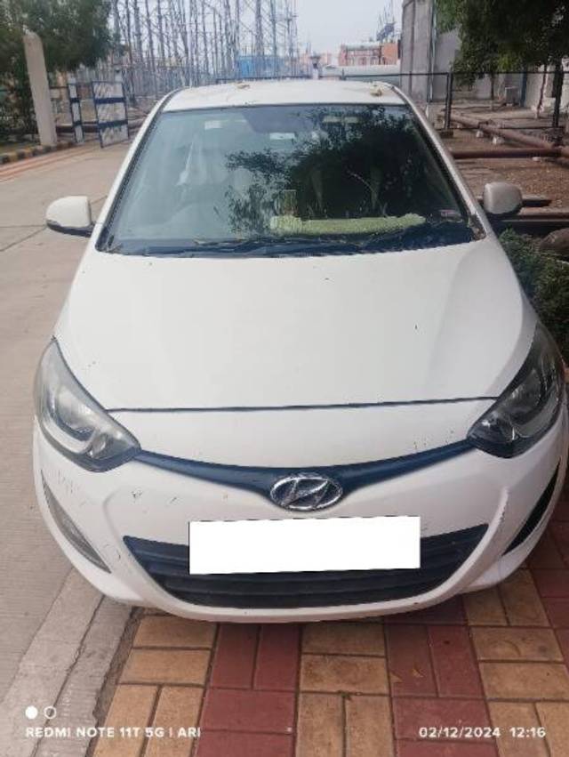 https://images10.gaadi.com/usedcar_image/4267252/original/processed_c75648ac-b90a-4001-830a-5ac455b8e3de.jpg?imwidth=6400