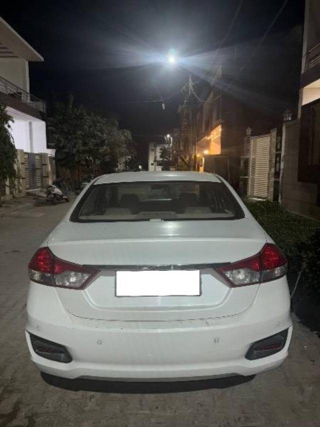 https://images10.gaadi.com/usedcar_image/4267291/original/processed_0673bb35-390d-49a8-ab23-e43ff61dc546.jpeg?imwidth=6401