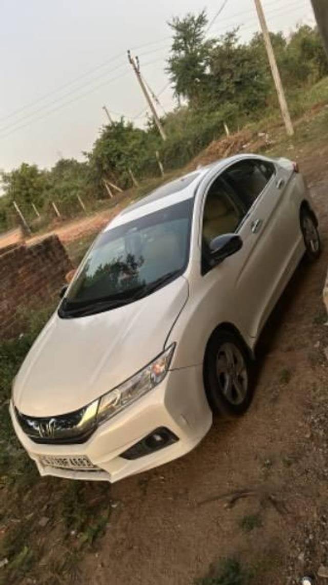 https://images10.gaadi.com/usedcar_image/4267374/original/processed_58e22eaa-52b6-4990-8ff0-dd34810898dc.jpg?imwidth=6402