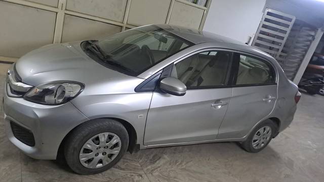 https://images10.gaadi.com/usedcar_image/4267468/original/78f9938e6f11e61f9ee8b96357b9e585.jpg?imwidth=6402