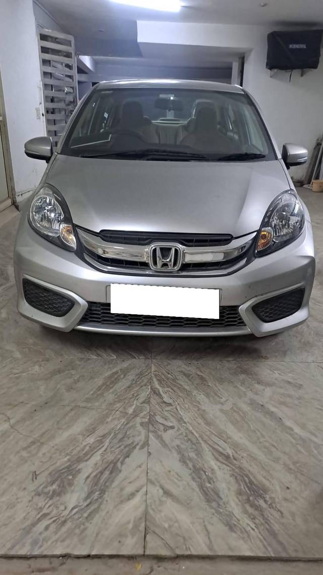 https://images10.gaadi.com/usedcar_image/4267468/original/processed_048603a8d7323e7aae5e8c172bfd20f9.jpg?imwidth=6400