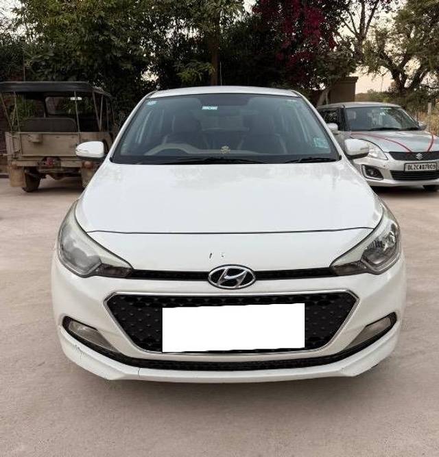 https://images10.gaadi.com/usedcar_image/4267554/original/processed_00caf810-85cb-4401-9e74-87a10e02072e.jpeg?imwidth=6402