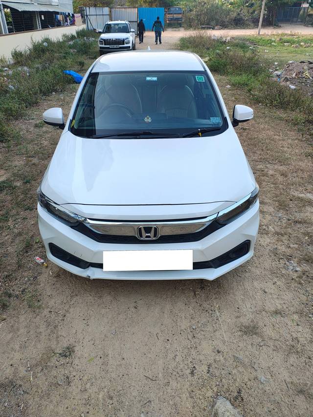 https://images10.gaadi.com/usedcar_image/4267687/original/processed_cee0a7edccf8f251e162e19a782ccbd2.jpg?imwidth=6400