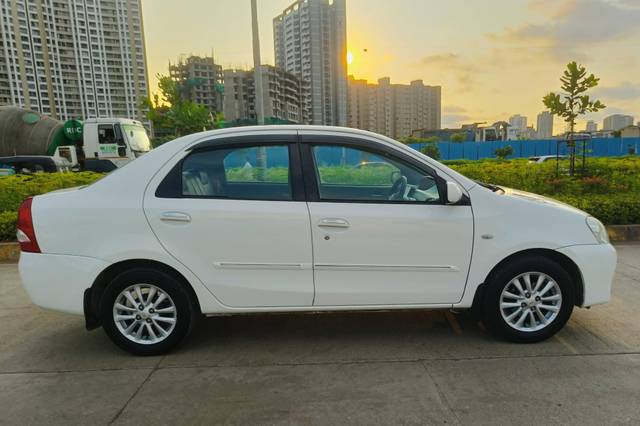 https://images10.gaadi.com/usedcar_image/4267865/original/processed_9736b74d6815de4136a86d51fdd1d083.jpg?imwidth=6401