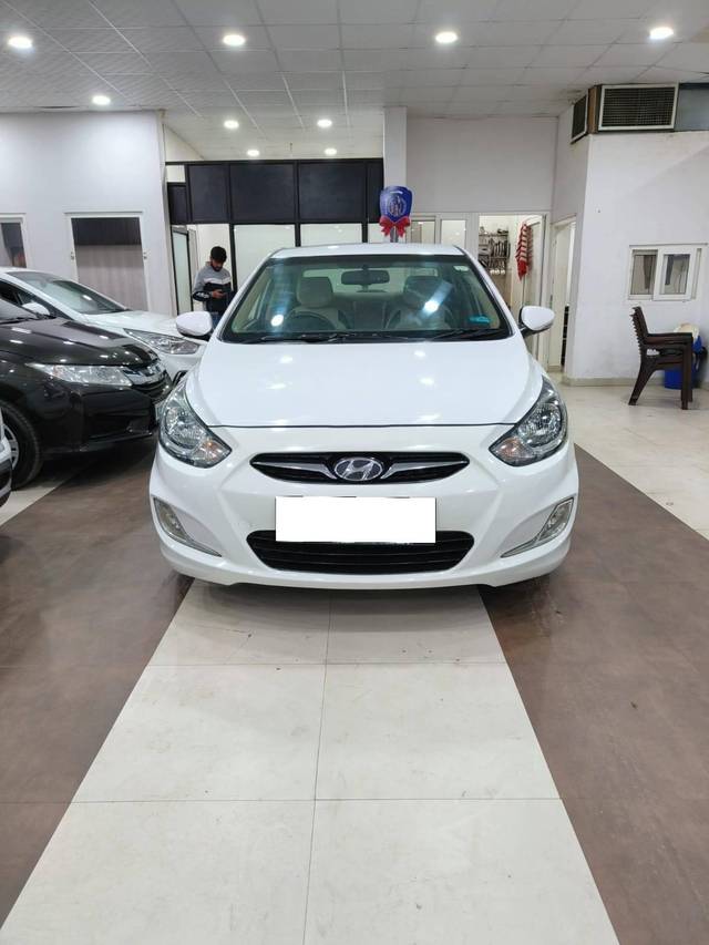 https://images10.gaadi.com/usedcar_image/4267896/original/processed_34ab233dcd60f5f995689c3f242a8e3f.jpg?imwidth=6402