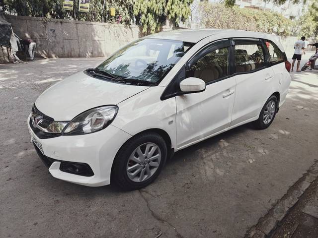 https://images10.gaadi.com/usedcar_image/4267903/original/7ea3e1daf7bb1d21692376c1f3b5c988.jpg?imwidth=6400