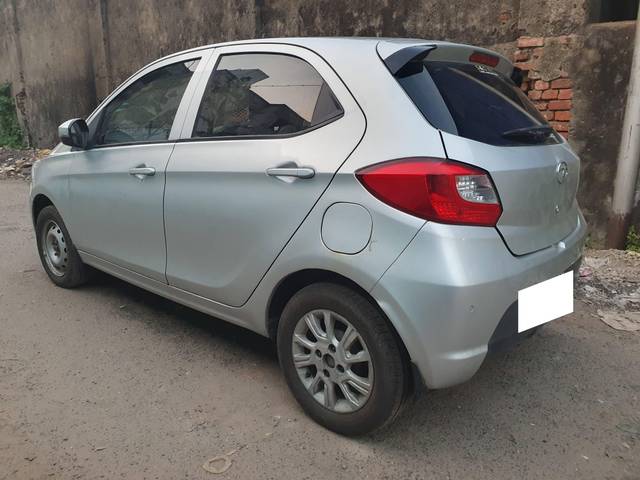 https://images10.gaadi.com/usedcar_image/4267906/original/processed_f06195a1a5bc8a93c330fa0acf415283.jpg?imwidth=6402