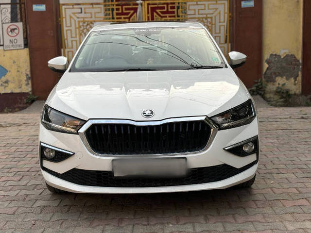 https://images10.gaadi.com/usedcar_image/4268169/original/processed_f264fa37bc60c07d32768ddc1761fffb.png?imwidth=6402