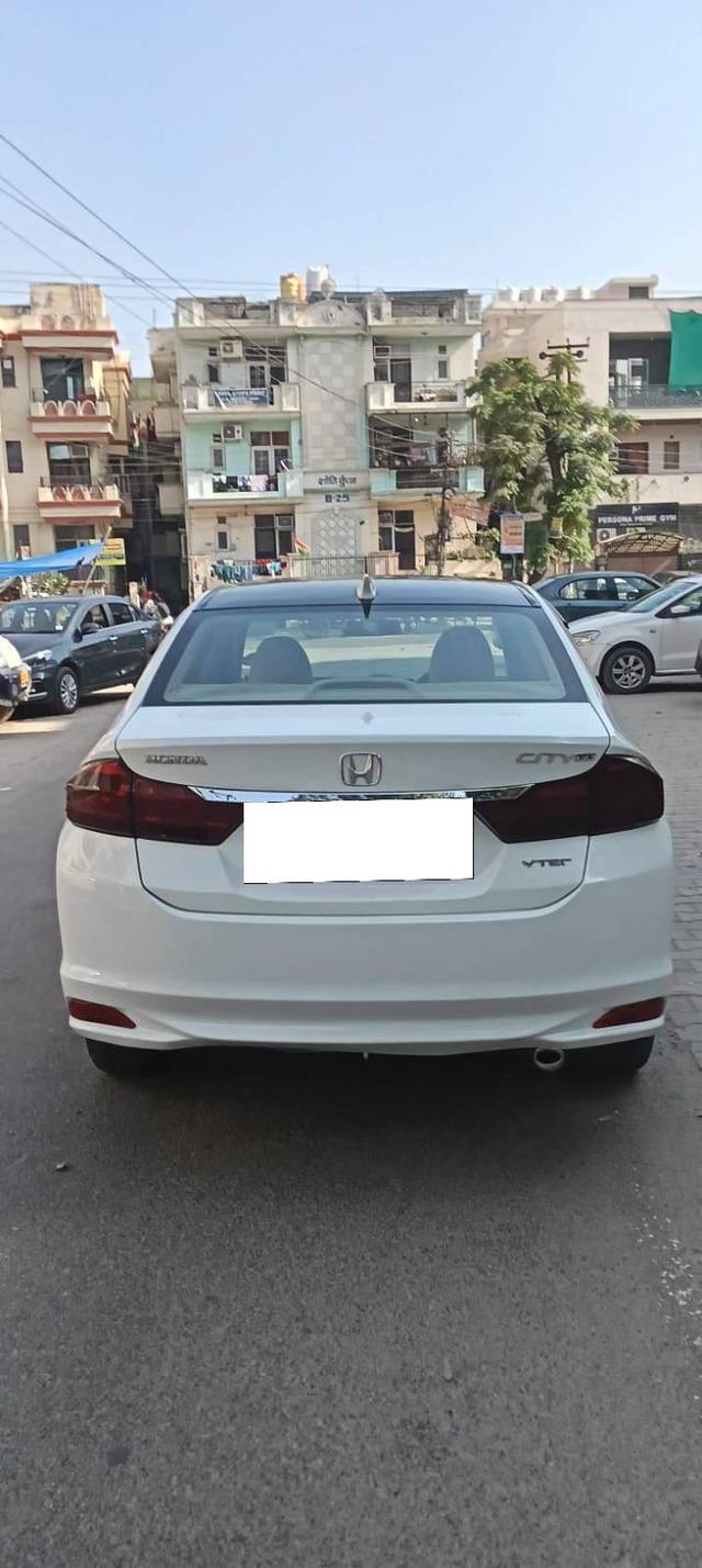 https://images10.gaadi.com/usedcar_image/4268194/original/processed_3c39e922697057d27c17c03e9aa041a2.jpg?imwidth=6401